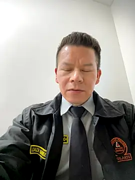 Manu0586 online show from 4, 10, 2025