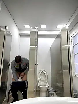 Manu0586 online show from 18, 12, 2025