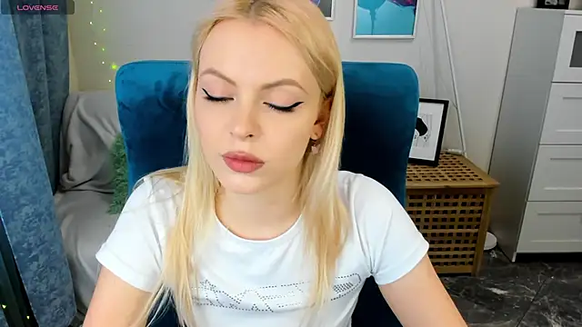 Snapshot of KatherineePierce chatting on 22, 5, 2026 KatherineePierce online show from 22, 5, 2026