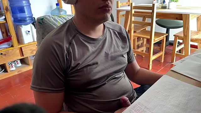 Snapshot of Haustin202 chatting on 30, 10, 2025 Haustin202 online show from 30, 10, 2025