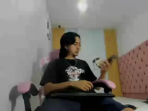 Snapshot of Jimdreams chatting on 20, 10, 2025 Jimdreams online show from 20, 10, 2025