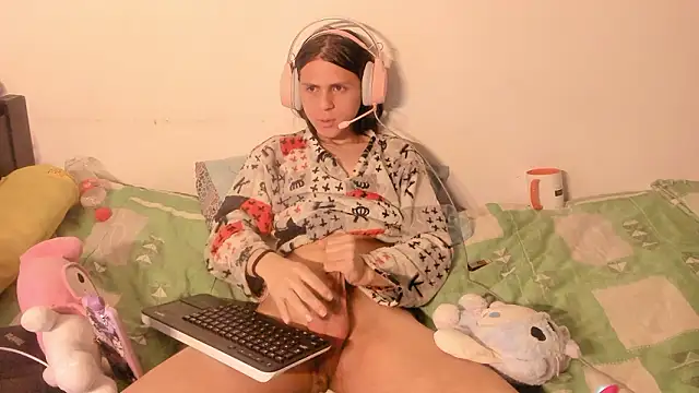 Petite-Goth online show from 1, 2, 2026