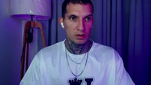 Snapshot of Shane_Clay chatting on 21, 10, 2025 Shane Clay online show from 21, 10, 2025