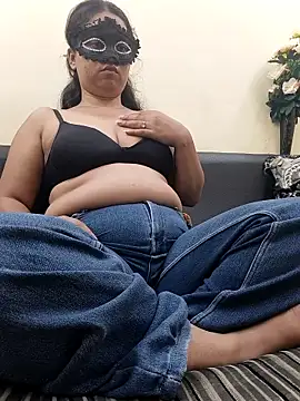 Iampriyaaa15 online show from 8, 10, 2025