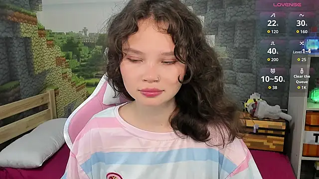 Snapshot of EmilyChaves chatting on 10, 9, 2025 EmilyChaves online show from 10, 9, 2025