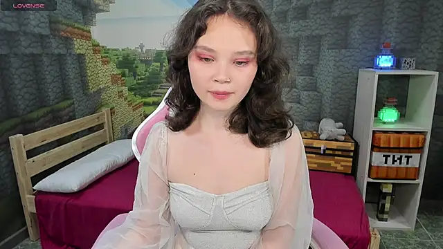 Snapshot of EmilyChaves chatting on 18, 9, 2025 EmilyChaves online show from 18, 9, 2025