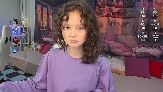 Snapshot of EmilyChaves chatting on 1, 10, 2025 EmilyChaves online show from 1, 10, 2025