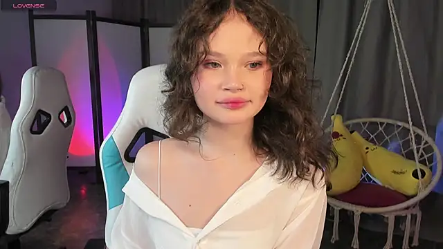 Snapshot of EmilyChaves chatting on 10, 10, 2025 EmilyChaves online show from 10, 10, 2025