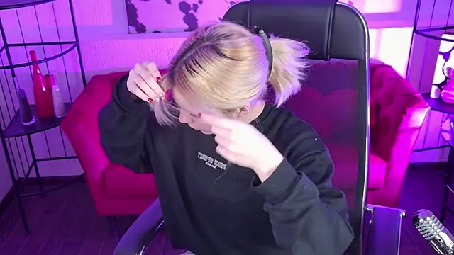 AuroraWrenfield online show from 17, 3, 2026