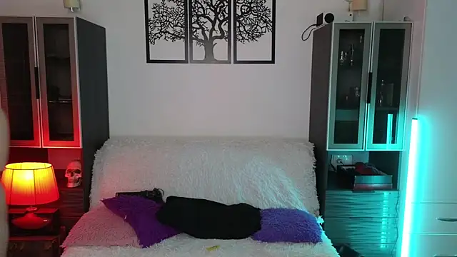 Lila West online show from 8, 2, 2025