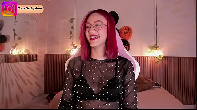 daphne courtis online show from 25, 10, 2025