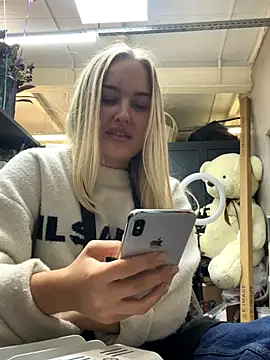 Snapshot of CandyVice chatting on 16, 10, 2025 CandyVice online show from 16, 10, 2025