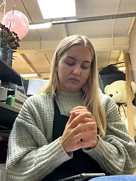 Snapshot of CandyVice chatting on 17, 10, 2025 CandyVice online show from 17, 10, 2025