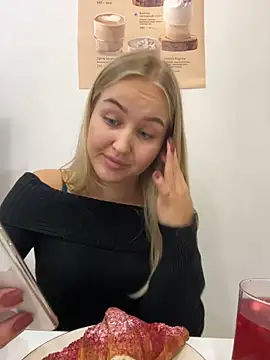 Snapshot of CandyVice chatting on 30, 10, 2025 CandyVice online show from 30, 10, 2025