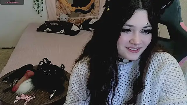 Snapshot of mirana_blade chatting on 19, 10, 2025 mirana blade online show from 19, 10, 2025