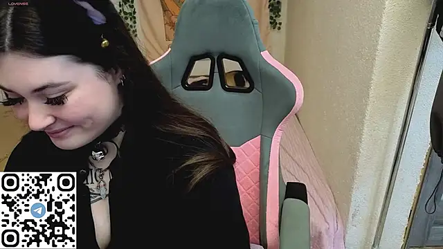 Snapshot of mirana_blade chatting on 28, 10, 2025 mirana blade online show from 28, 10, 2025