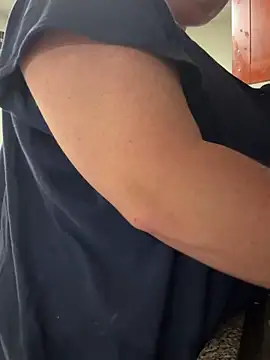 Snapshot of kittenxd4 chatting on 8, 9, 2025 kittenxd4 online show from 8, 9, 2025