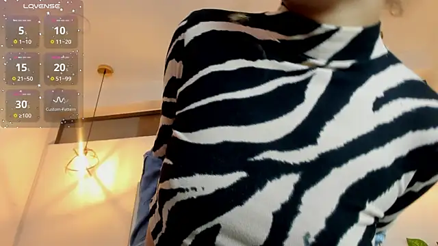 Hanna Cornee  online show from 13, 11, 2025