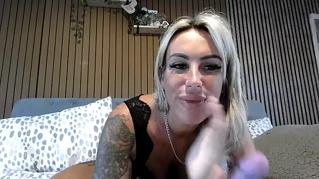 Snapshot of poppyinga1 chatting on 17, 6, 2026 poppyinga1 online show from 17, 6, 2026