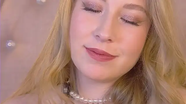 Snapshot of MiaEuphoria_ chatting on 6, 10, 2025 MiaEuphoria  online show from 6, 10, 2025