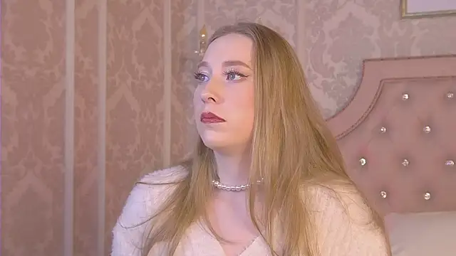 Snapshot of MiaEuphoria_ chatting on 9, 10, 2025 MiaEuphoria  online show from 9, 10, 2025