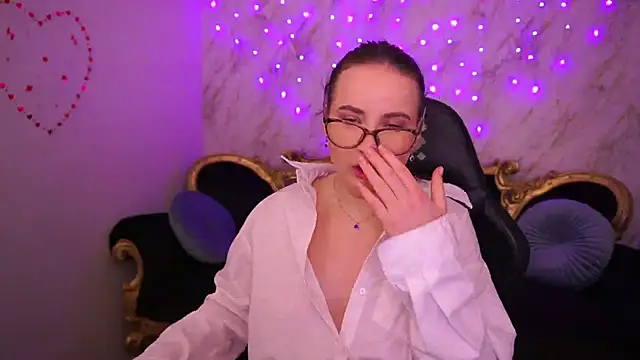 Snapshot of SofieBloom chatting on 5, 3, 2026 SofieBloom online show from 5, 3, 2026