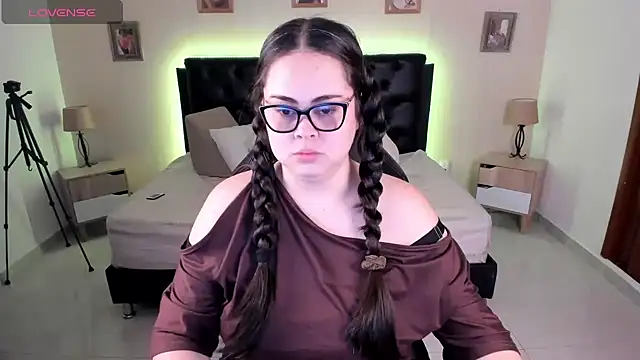Snapshot of LolaVillalobos chatting on 14, 7, 2026 LolaVillalobos online show from 14, 7, 2026