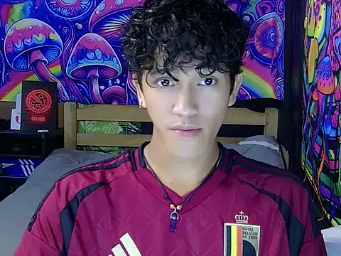 Snapshot of kenbigcockxx chatting on 19, 6, 2026 kenbigcockxx online show from 19, 6, 2026