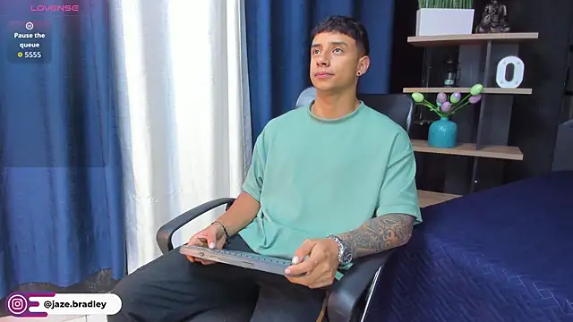 jaze bradley online show from 30, 10, 2025