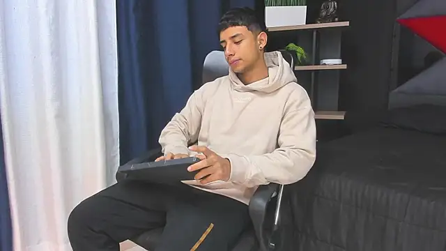 jaze bradley online show from 20, 12, 2025