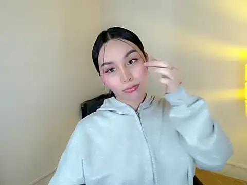 holly tabby online show from 22, 5, 2026