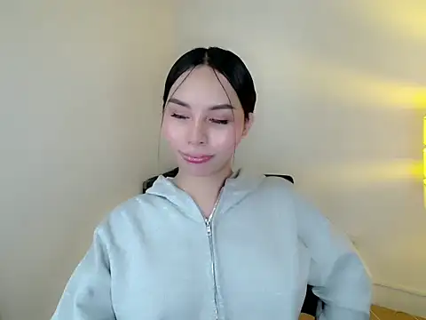 holly tabby online show from 24, 5, 2026