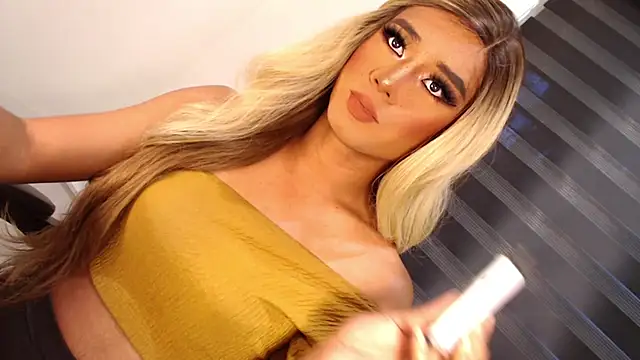 SissifyMeNow online show from 5, 12, 2025