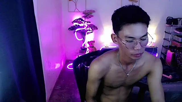 Snapshot of naughty_rence chatting on 5, 12, 2025 naughty rence online show from 5, 12, 2025