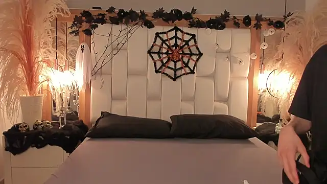 Daphne And Roger online show from 20, 10, 2025