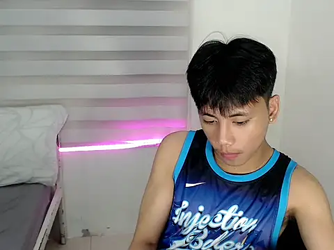 Snapshot of ynotyu chatting on 4, 10, 2025 ynotyu online show from 4, 10, 2025