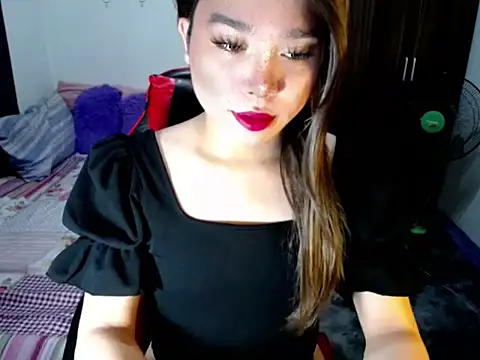 Snapshot of Urassiansweetcummer chatting on 7, 10, 2025 Urassiansweetcummer online show from 7, 10, 2025