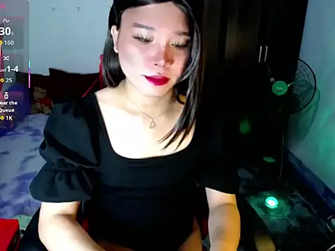 Urassiansweetcummer online show from 15, 7, 2026