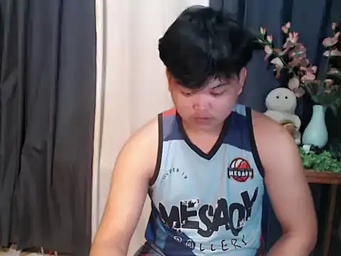 Snapshot of Reynelcock chatting on 5, 4, 2026 Reynelcock online show from 5, 4, 2026