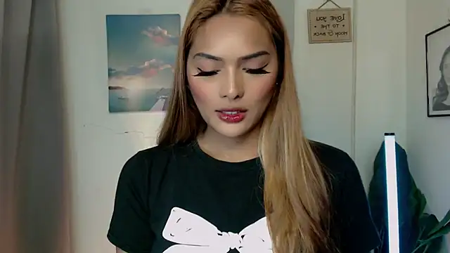 Snapshot of Wena_Larson88 chatting on 18, 9, 2025 Wena Larson88 online show from 18, 9, 2025