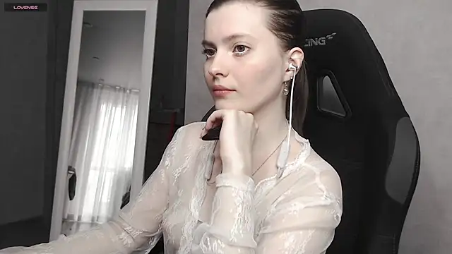 cute elfy  online show from 30, 9, 2025