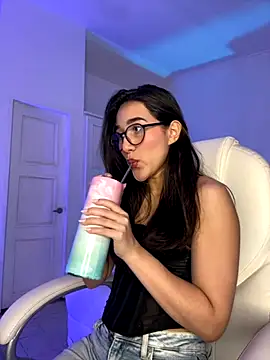 Snapshot of julieta_jhonss chatting on 4, 10, 2025 julieta jhonss online show from 4, 10, 2025