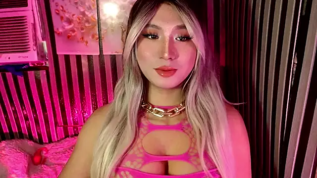 UrhotlucyTS online show from 27, 3, 2026