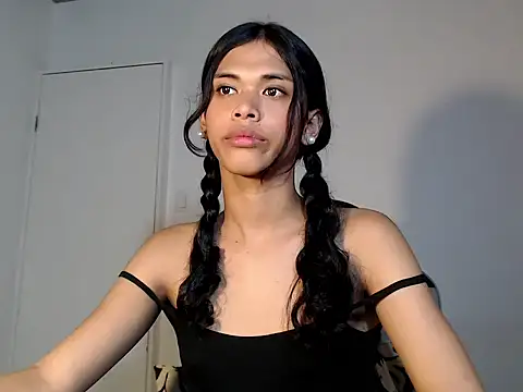 Snapshot of urcurlydiva chatting on 24, 11, 2025 urcurlydiva online show from 24, 11, 2025