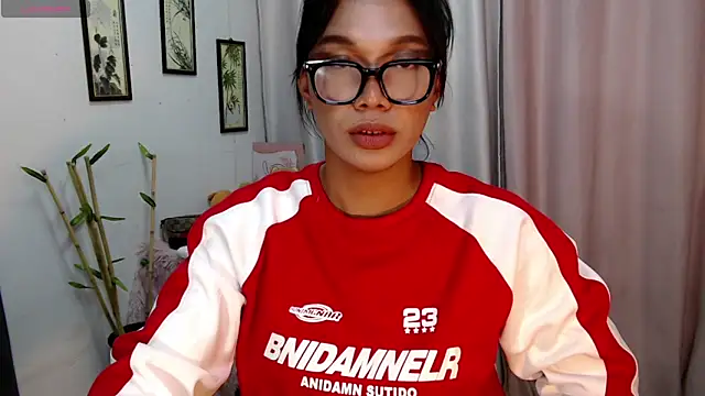 Snapshot of Herbielustts chatting on 5, 12, 2025 Herbielustts online show from 5, 12, 2025