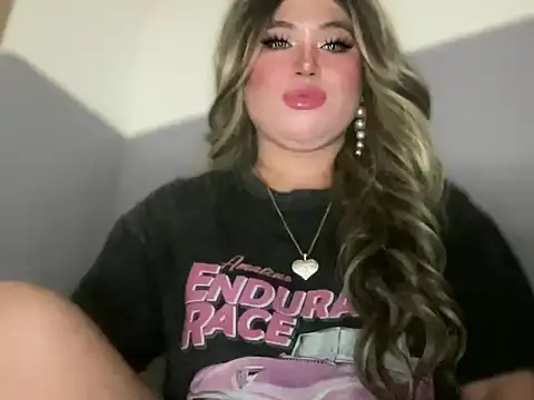 Snapshot of Naughtyrosecum chatting on 3, 10, 2025 Naughtyrosecum online show from 3, 10, 2025