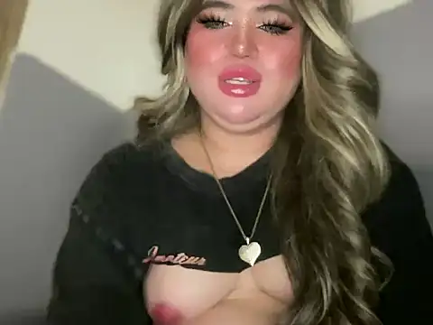 Snapshot of Naughtyrosecum chatting on 5, 10, 2025 Naughtyrosecum online show from 5, 10, 2025