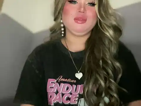 Snapshot of Naughtyrosecum chatting on 7, 10, 2025 Naughtyrosecum online show from 7, 10, 2025