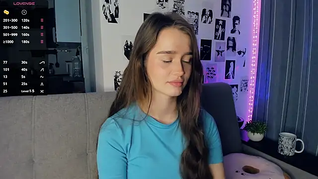 lovelyalivia online show from 2, 11, 2025