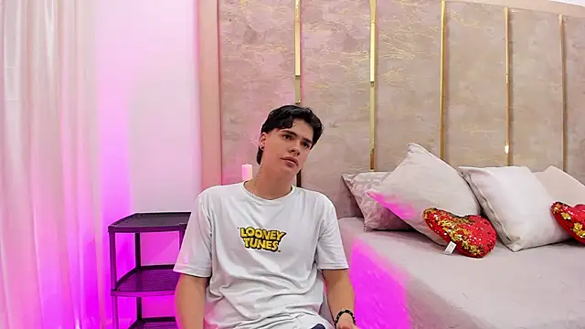 Snapshot of BenitoSaenz chatting on 26, 9, 2025 BenitoSaenz online show from 26, 9, 2025